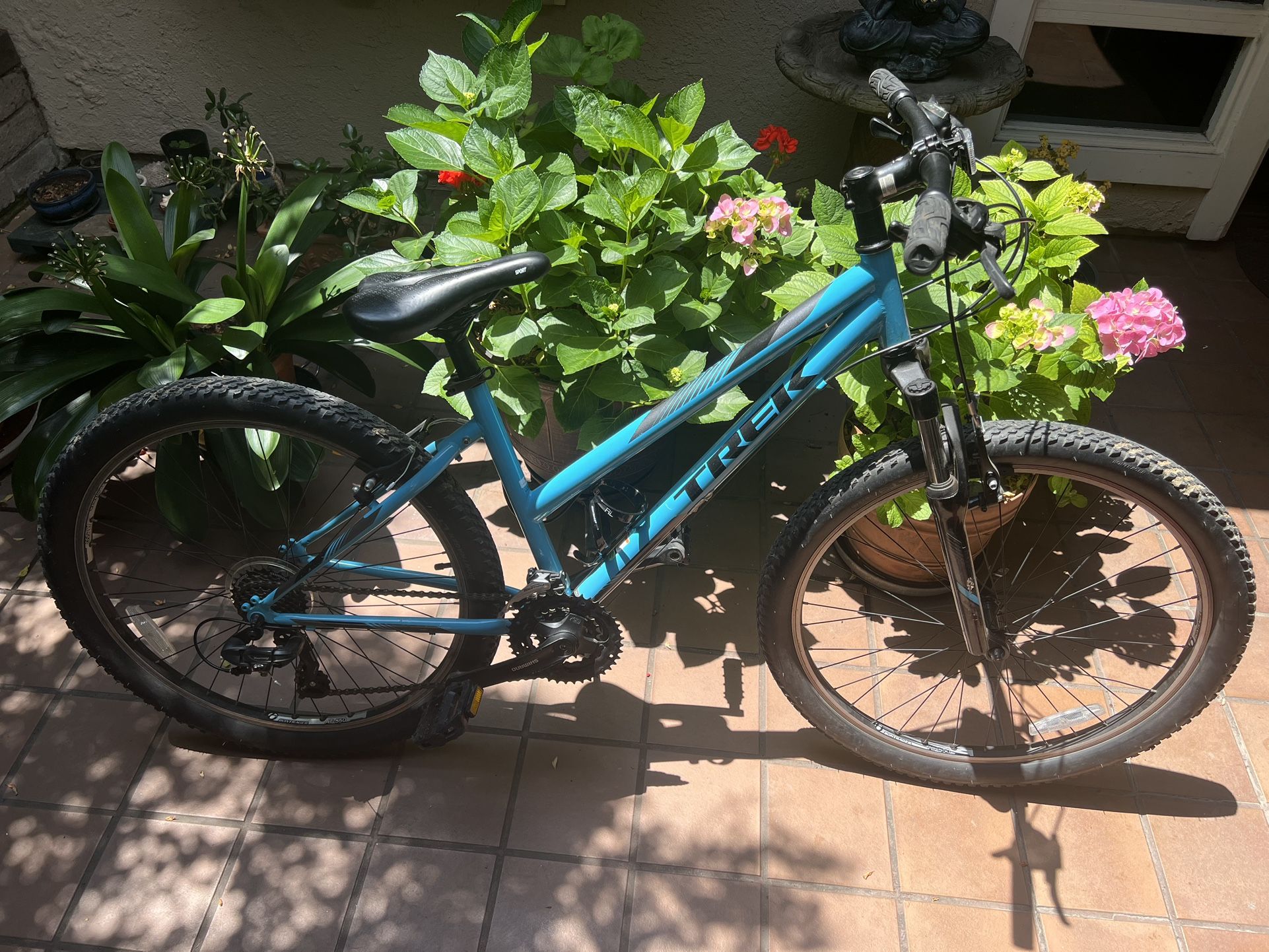 Trek Hybrid Women’s Mountain Bike Size Small