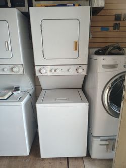 Whirlpool stackable electric 220v washer dryer In Excellent Working Condition