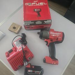 🔥$300 NOT NEGOTIABLE🔥 Milwaukee M18 FUEL 1/2 in. Impact Wrench 1,600 ft-lbs with Friction Ring with XC 3.0ah battery and dual charger for 12v & 18v 
