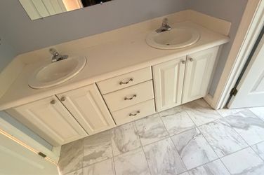 Bathroom double sink vanity