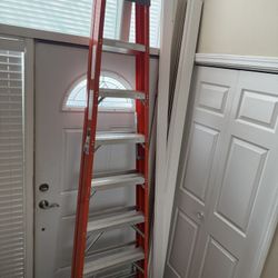 8’ Fiberglass Step Ladder 