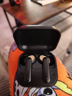 Black Wireless Earbuds with Charging Case