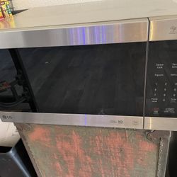 LG 2.0 CuFt Countertop Microwave 