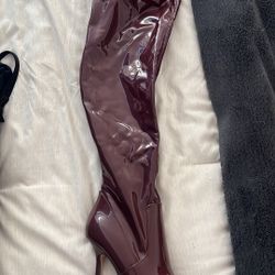Boots Latex Size 8
