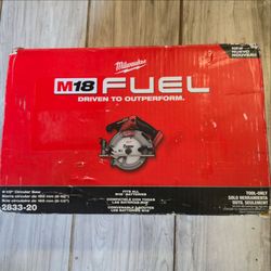 Milwaukee M18 FUEL Cordless 6-1/2 in. Circular Saw (Tool-Only)