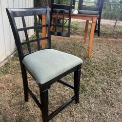 Wooden Hightop Table With 4 Chairs