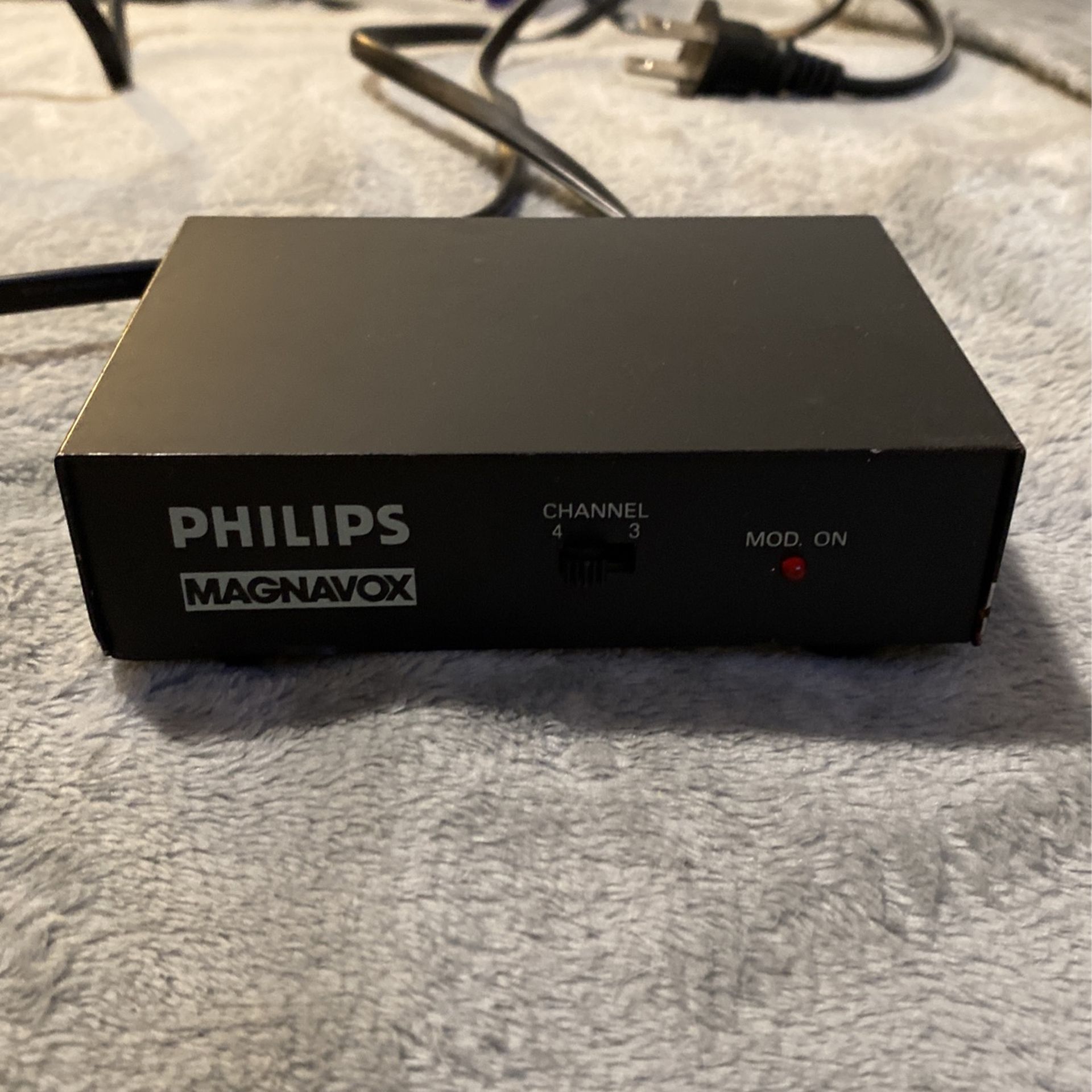 Phillips Magnavox RF Modulator Video Stereo Converter - PM61138