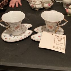 Two plates and 2 cups