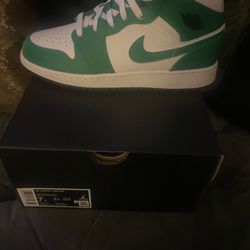 Jordan 1’s Lucky Green 