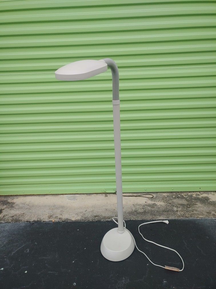 Adjustable Gooseneck Craft/Sewing/Reading Light