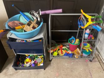 Garage cart w few toys
