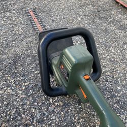 Used. Black&decker Hs 1000   18”