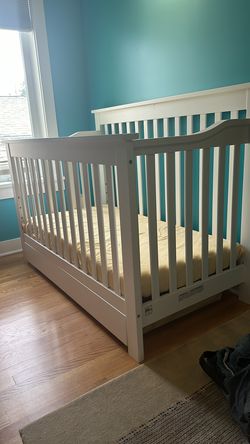 baby crib/child’s bed - adjustable levels