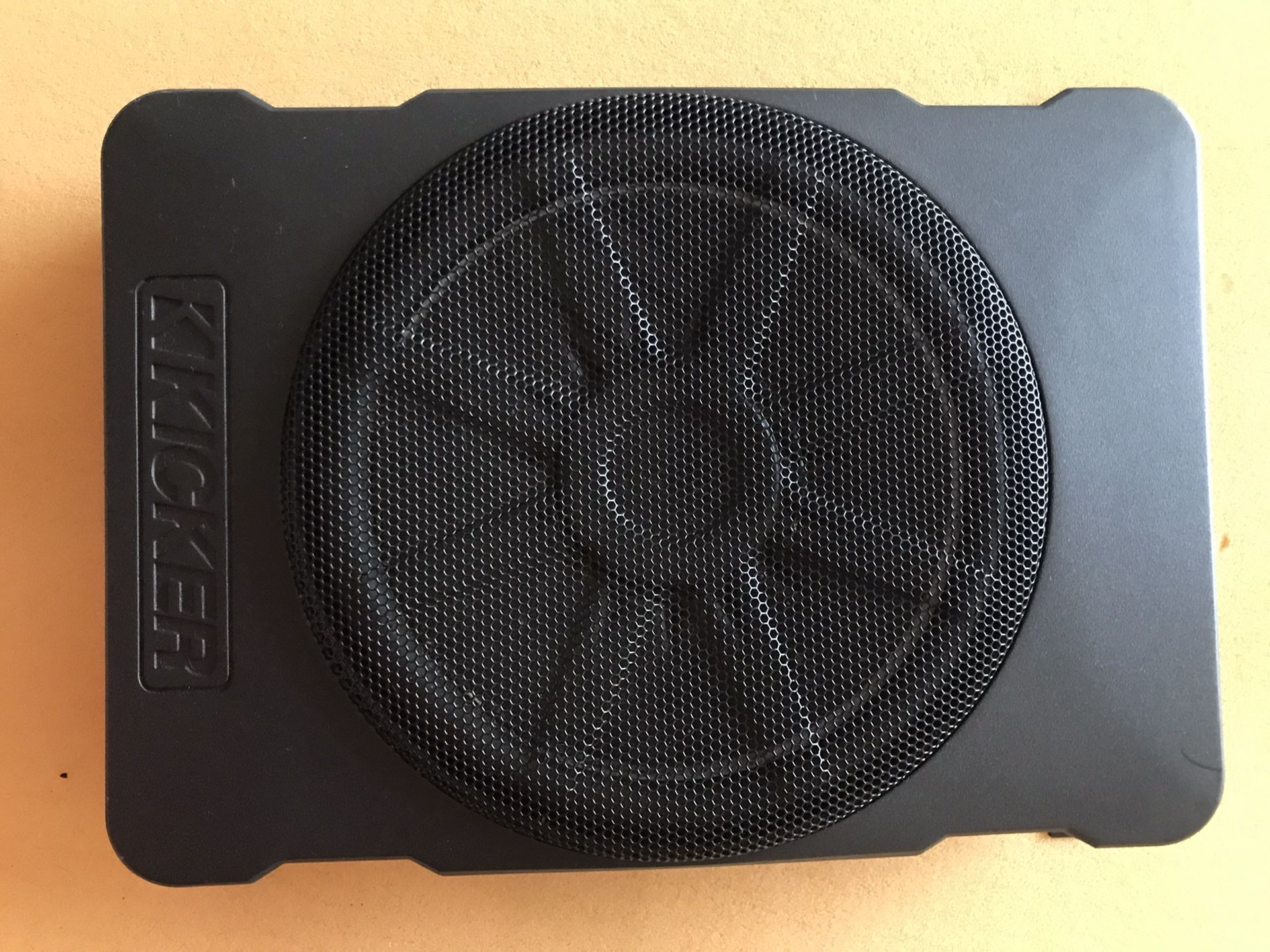 KICKER - Hideaway 10" Compact Powered Subwoofer - Black