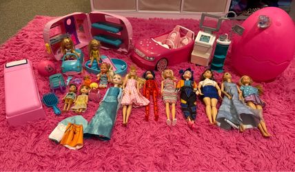 Girls Barbie toy lot