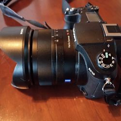 Sony RX10 Digital Bridge Camera with Zoom lens And Warranty