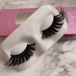 25mm Eyelashes (Make Offer)