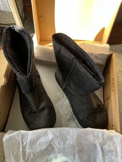 Used black Ugg boots size 9 wonens