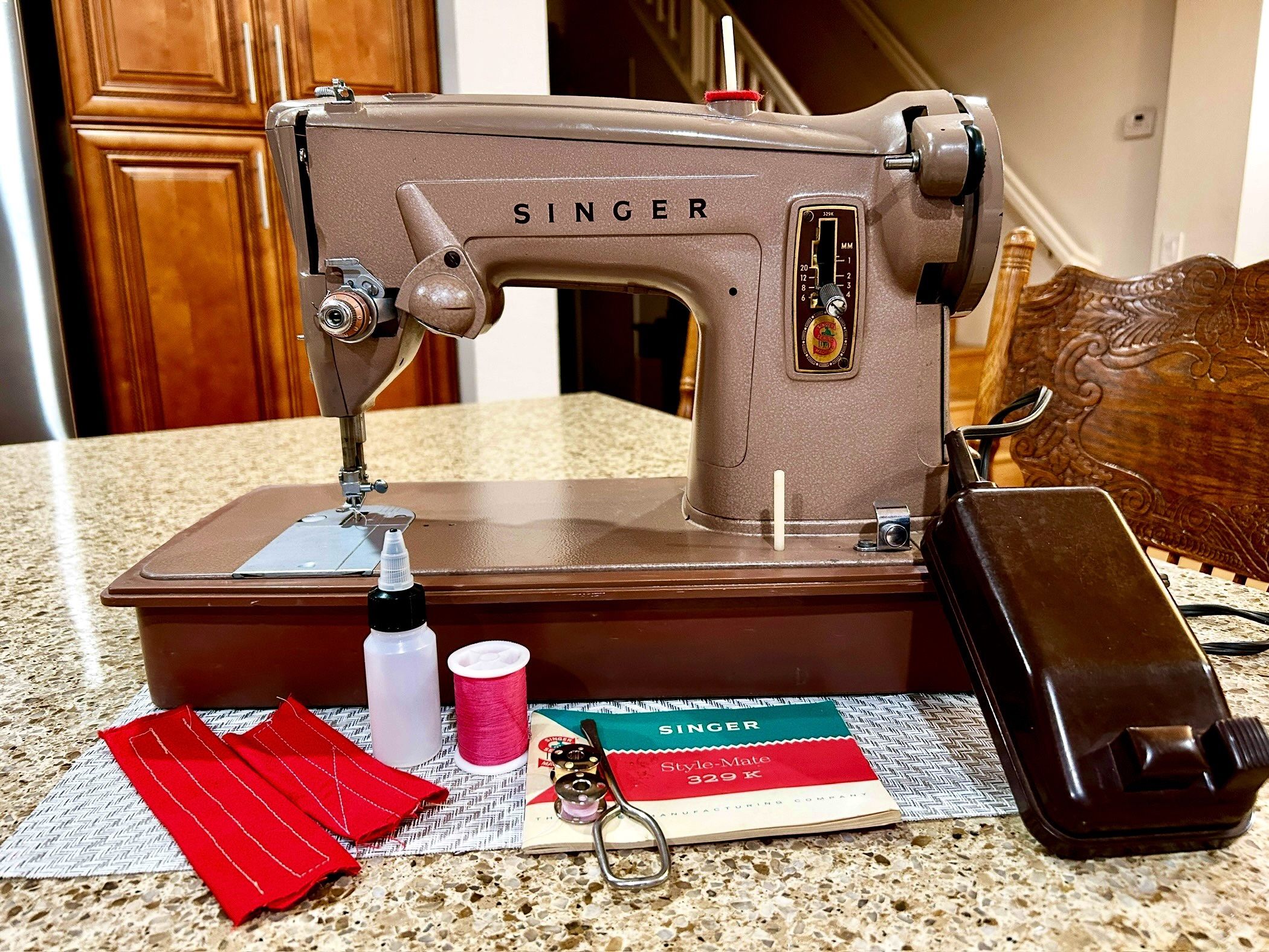 SINGER 329K Sewing machine