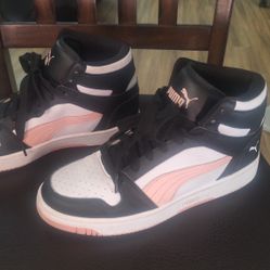 Womens Pumas 