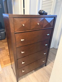 Queen frame and chest
