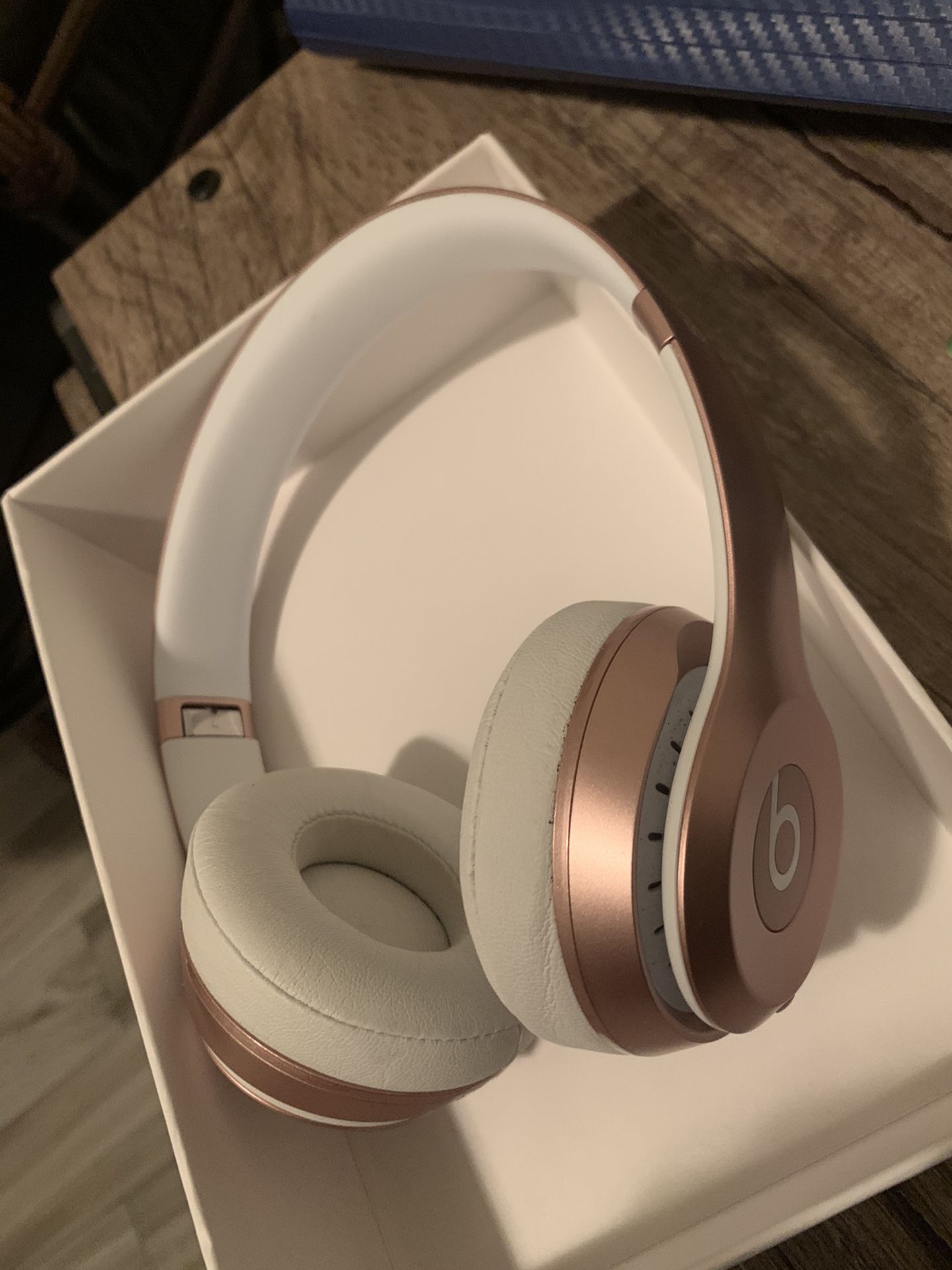 Beats solo 2 wireless headphones rose gold special edition