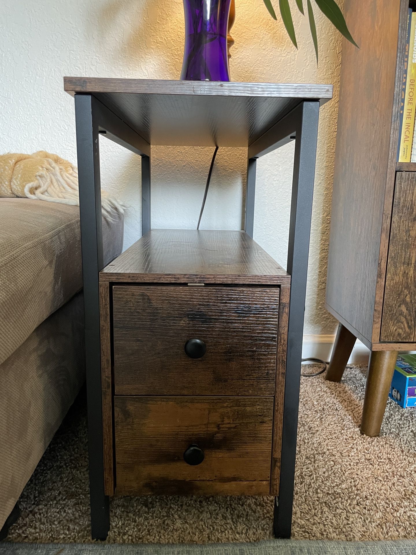 2 Wooden End Tables 