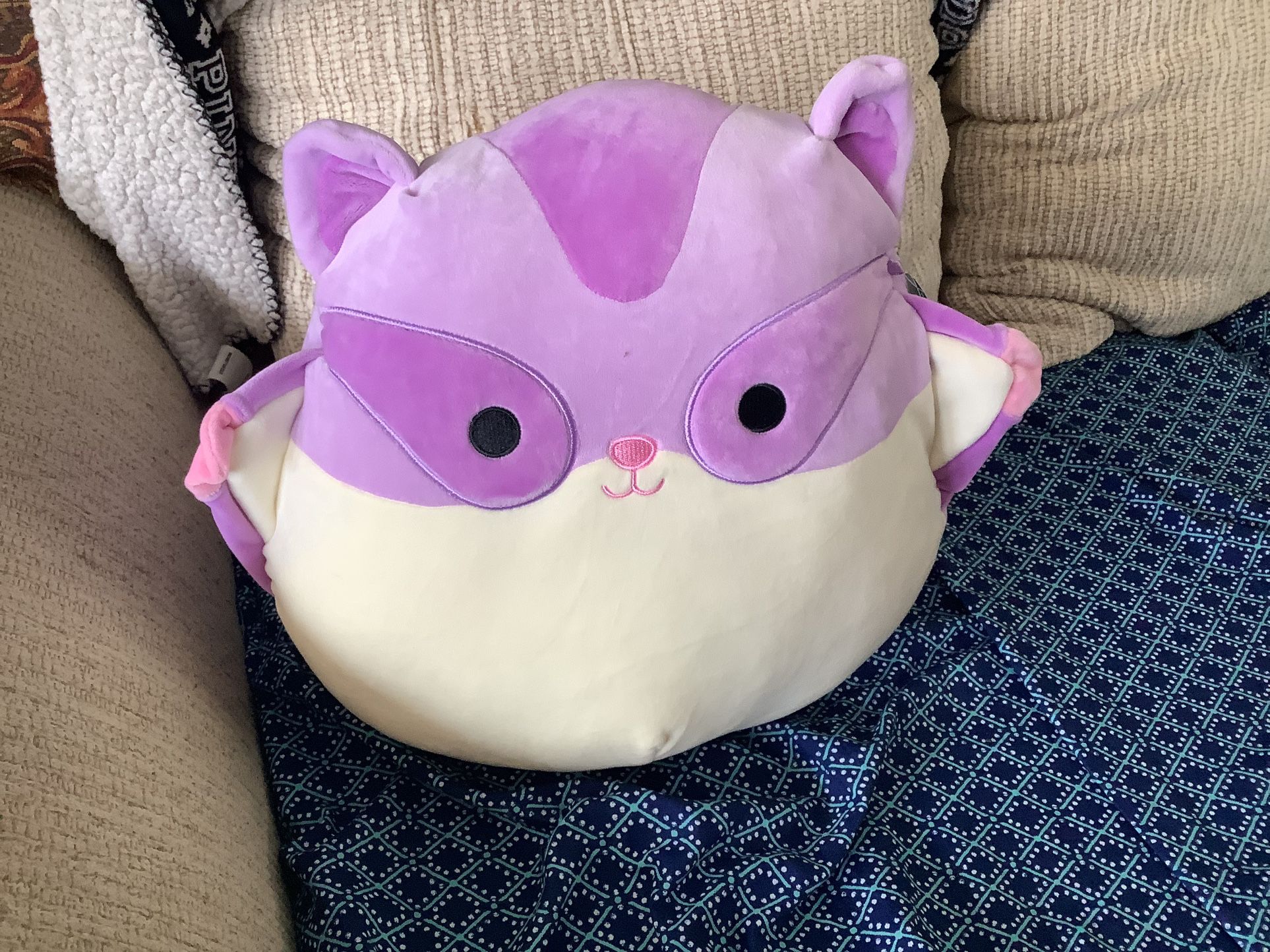 6 BAGS OF SQUISHMALLOWS 
