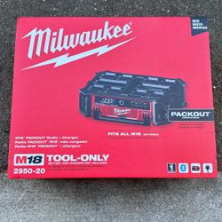 Milwaukee M18 Packout Radio + Charger 