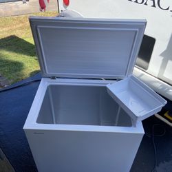 Hisense Chest Freezer model LC70D6EWD