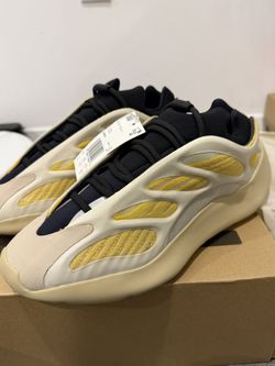 Yeezy 700 V3 Safflower Men Size 9