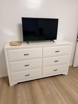 Bedroom dresser and end table set