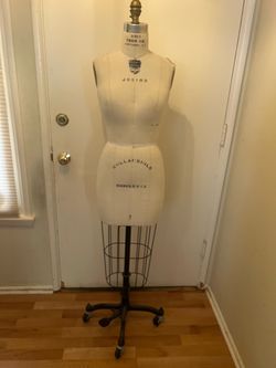 Wolf Dress Form Sz JR 7 Model 2012