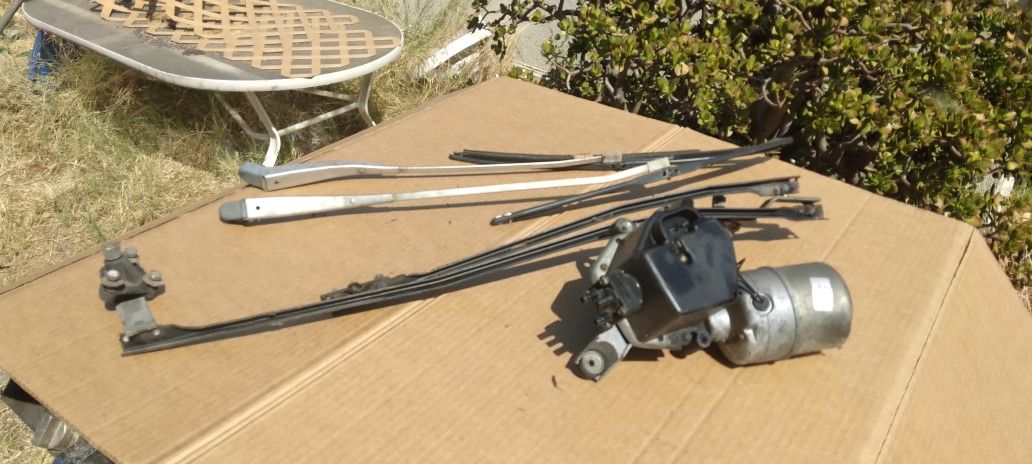 1982 Cadillac Wiper Motor Rod And Arms