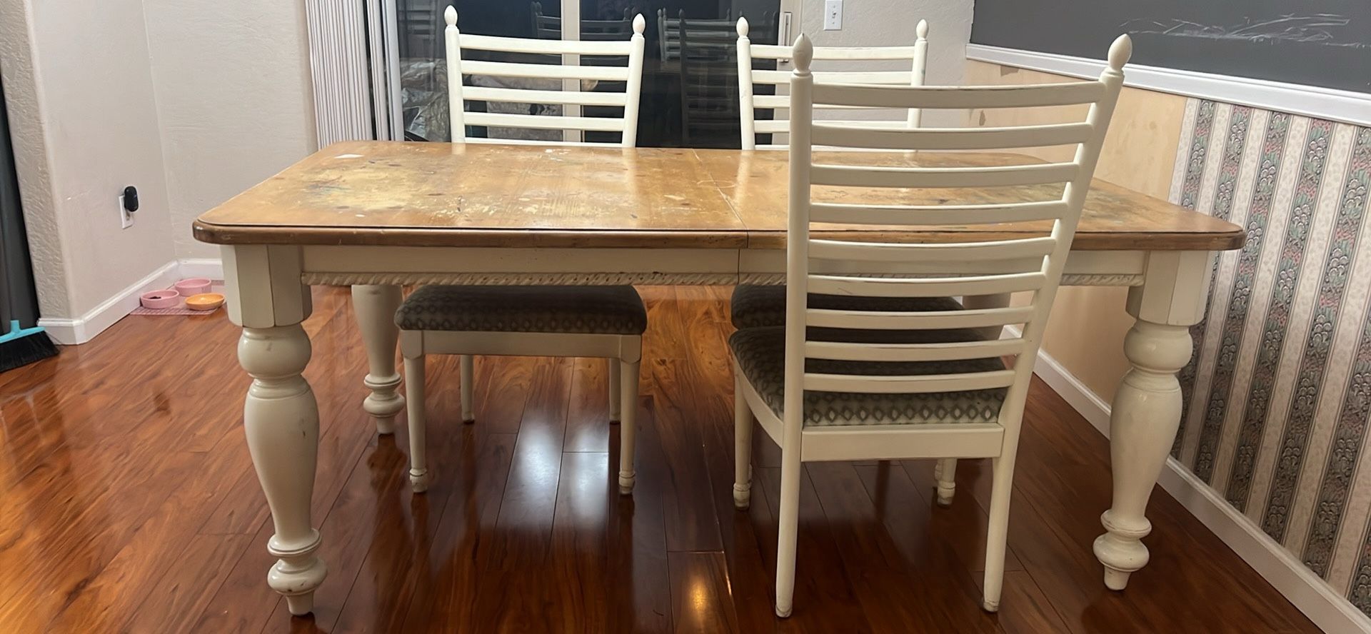 Table & Chairs