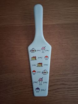 Yum-Yum Design Porcelain Cake / Pie Server