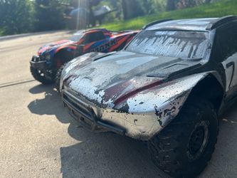 Complete Traxxas RC Bundle - Maxx V2 & Maxx Slash 6S + 3 LiPo Batteries & Chargers