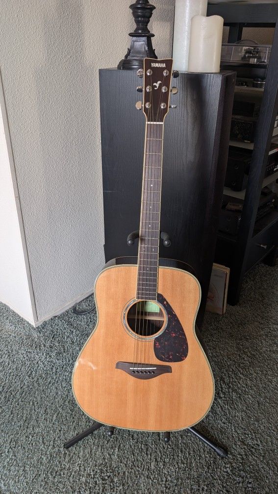Yamaha FG830 Acoustic Guitar