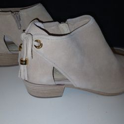 MK Jennings Chestnut Suede Tasseled Flat Ankle Boots Size  8 1/2. Peeling Inside . Please See Photos.