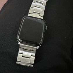 Apple Watch With Charger 