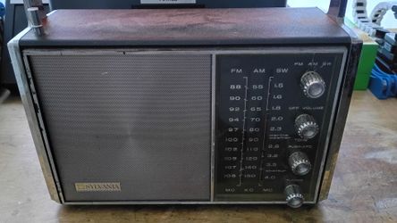 Radio Sylvania AM- FM -SHORTWAVE