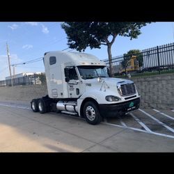 Freightliner Columbia Tractor