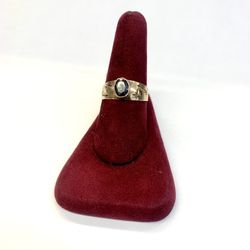 GREAT CONDITION 10K BIRTHSTONE RING 