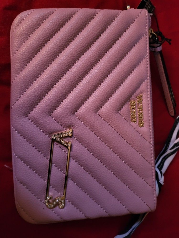 Victoria Secret (PINK QUILTED FAUX LEATHER WRISTLET)