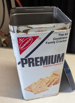 Vintage Nabisco Premium Saltine Crackers Tin with lid