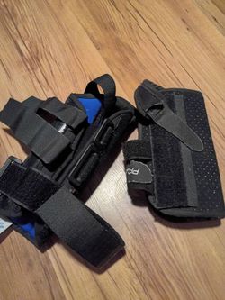 Left and right wrist holders
