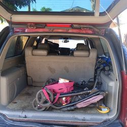 Se Vende Una Camioneta Suburban Chebrolet Del Año 2003  Todo Le Funciona Motor Transmisión Las Placas Al Corriente $1800