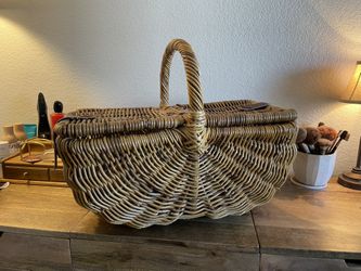 Large Vintage Picnic Basket