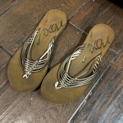 Roxy Flip Flops Size 7.5 