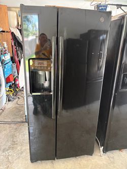 GENERAL ELÉCTRIC CONDITION REFRIGERATOR BLACK 33 INCHES MUY BUENO COMO NUEVO